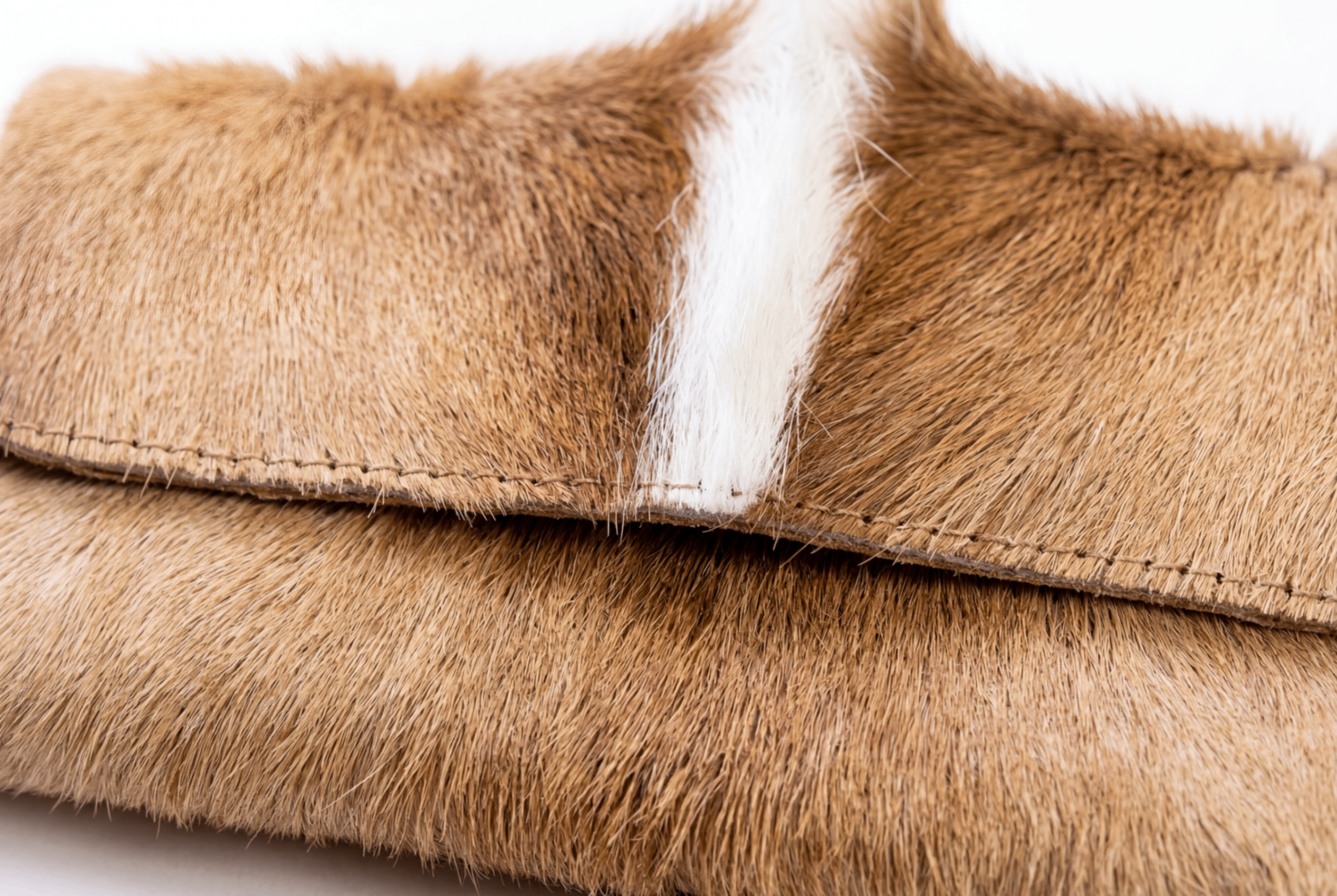 Cartera pelo beige detalle